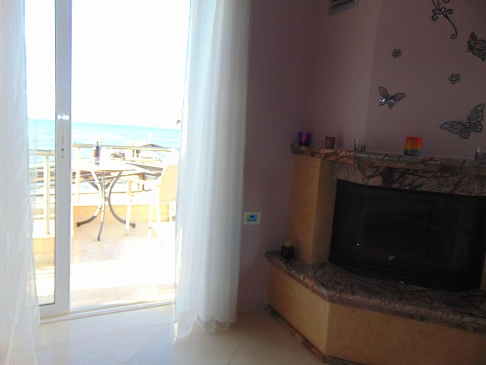 Comfy Beachfront Litinas Casa With Seaview Chania  Buitenkant foto